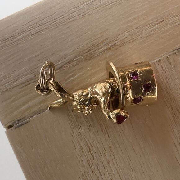 French Rabbit Heart Magician Hat 18K Yellow Gold Ruby Charm Pendant - Picture 14 of 16